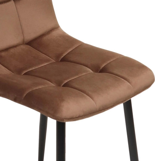 Elegantné prešívanie s moderným vzhľadom