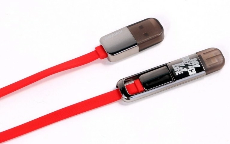 Nabíjanie aj prenos dát cez USB 2.0