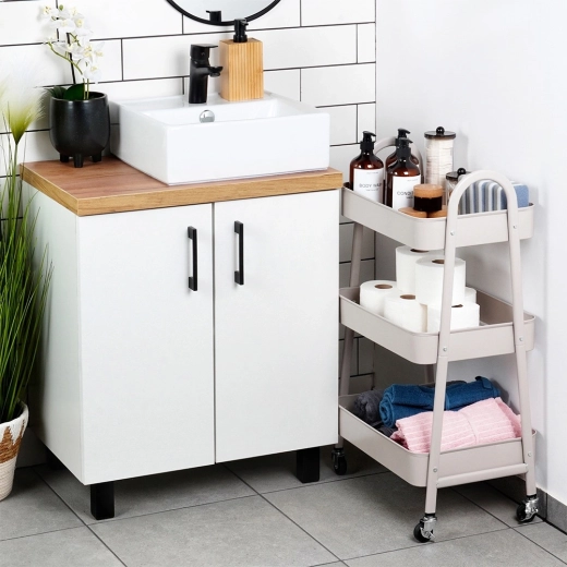 Odolná kovová konštrukcia v elegantnej béžovej