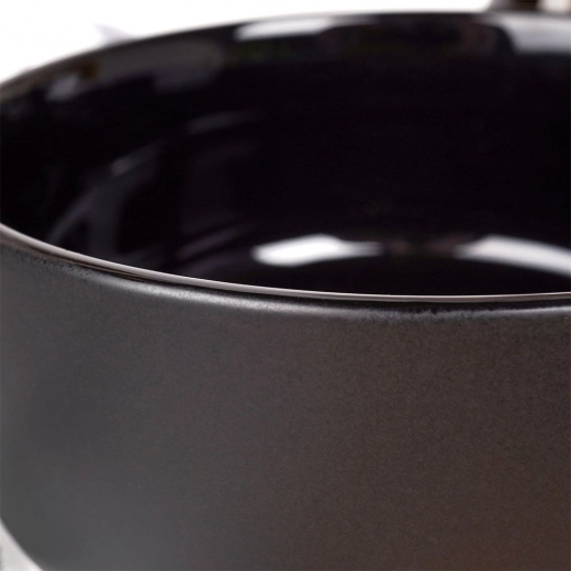 Elegantný kontrast: mat zvonka, lesk vo vnútri