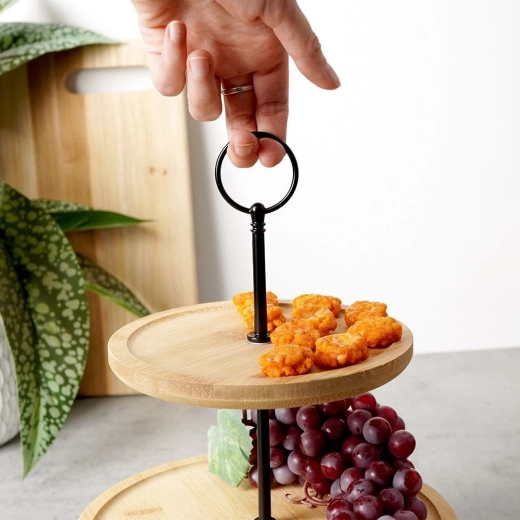 Pevná kovová konštrukcia s madlom