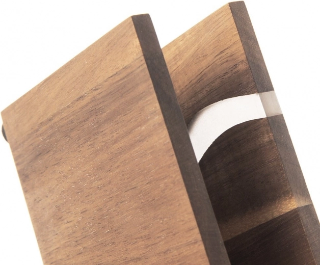 Prírodné akáciové drevo so živicou