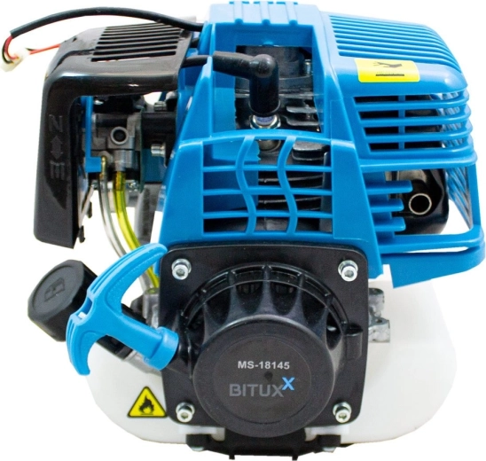 Silný a úsporný 4-taktný motor 31 cm³