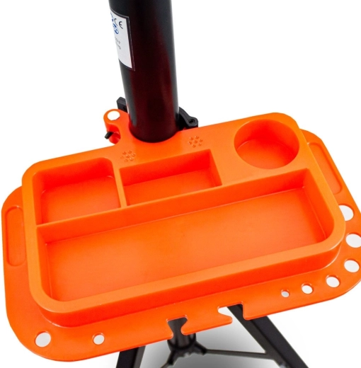 Praktická polica na náradie