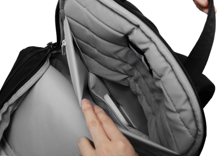 Polstrovaná priehradka na notebook a šikovná organizácia