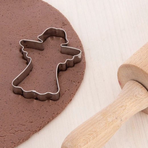 Precízny tvar anjela pre sviatočné cukrovinky