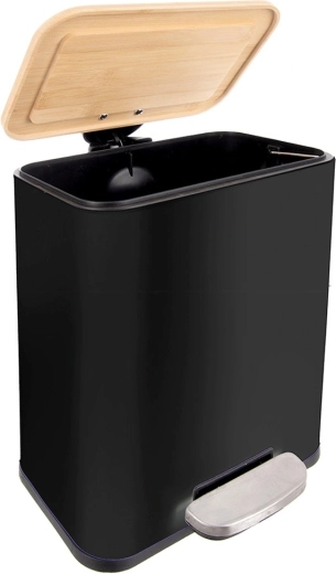 Elegantná kombinácia kovu a bambusu