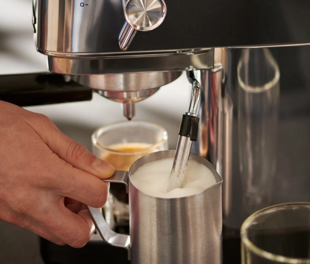 Parná tryska na cappuccino a latte