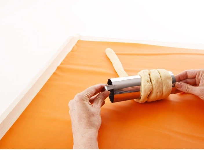 Hladký nerezový povrch pre rovnomerné pečenie