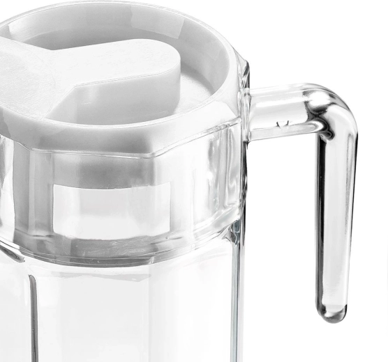 Praktické veko na ochranu nápojov