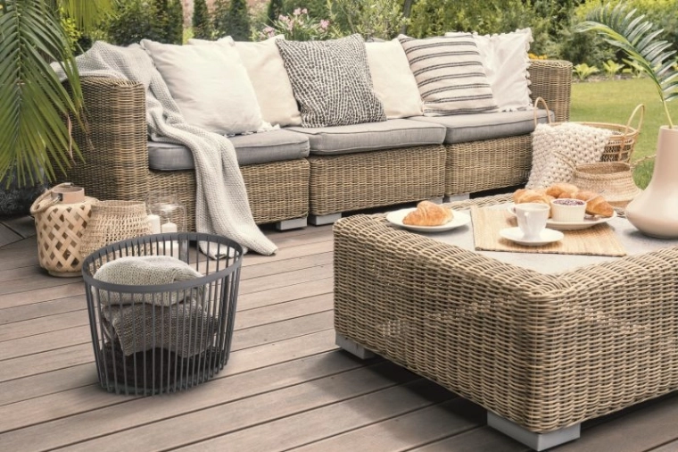 Dva v jednom: úložný kôš a odkladací stolík