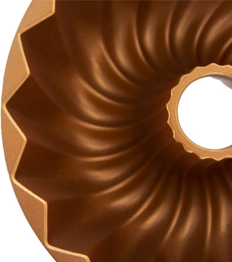 Efektný tvar s hlbokým reliéfom