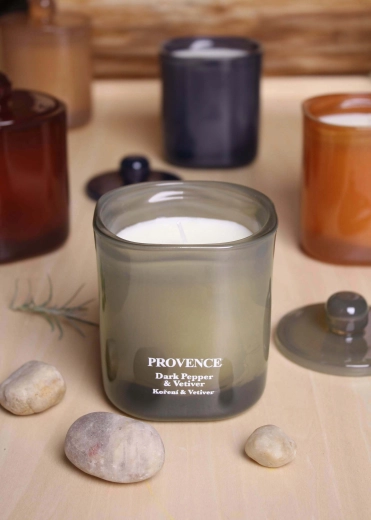 Vonná sviečka v skle Provence korenie a vetiver 25 hodín