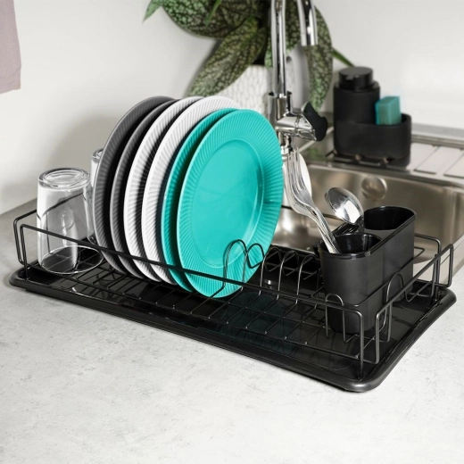 Pevná kovová konštrukcia a šikovné členenie