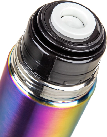 Tlačidlový uzáver pre pohodlné nalievanie