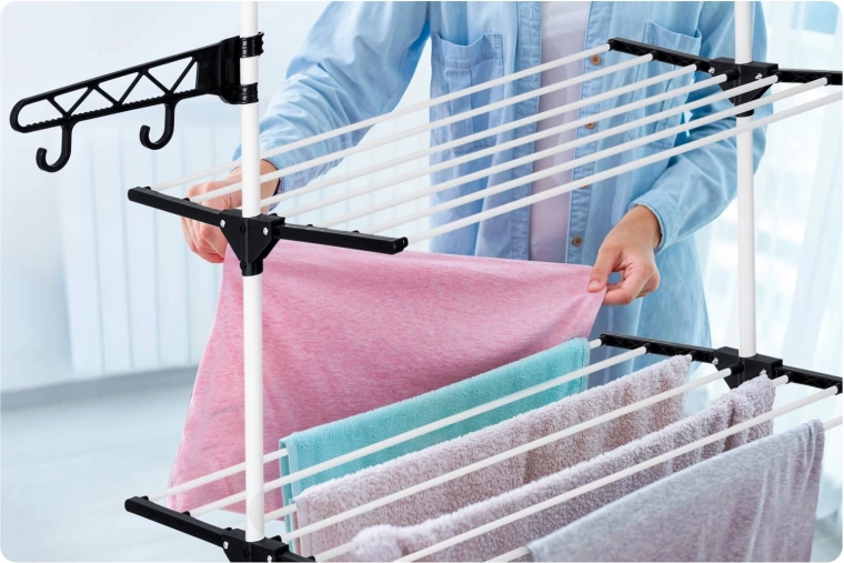 Praktické háčiky a sklopné ramená