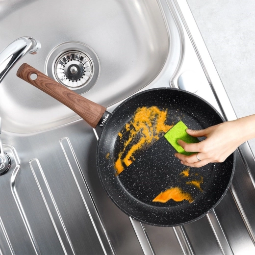 Ergonomická rukoväť s drevodekorom a ľahké čistenie