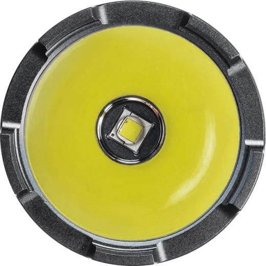 Výkon 2000 lm a dosvit až 498 m