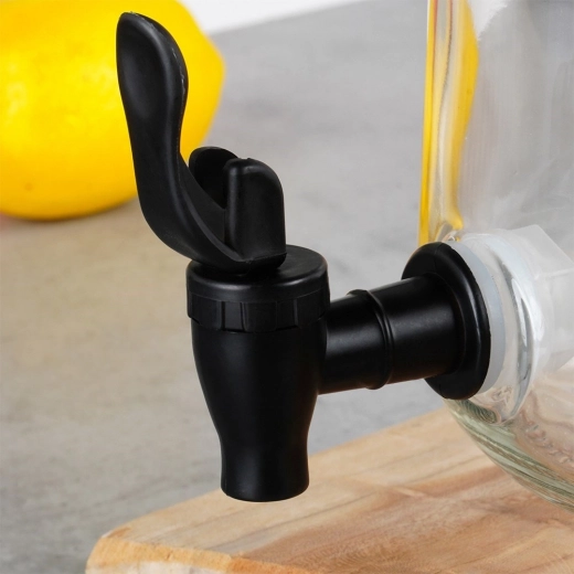 Pohodlné nalievanie vďaka kohútiku