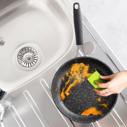 Nepriľnavý povrch pre ľahké varenie a čistenie