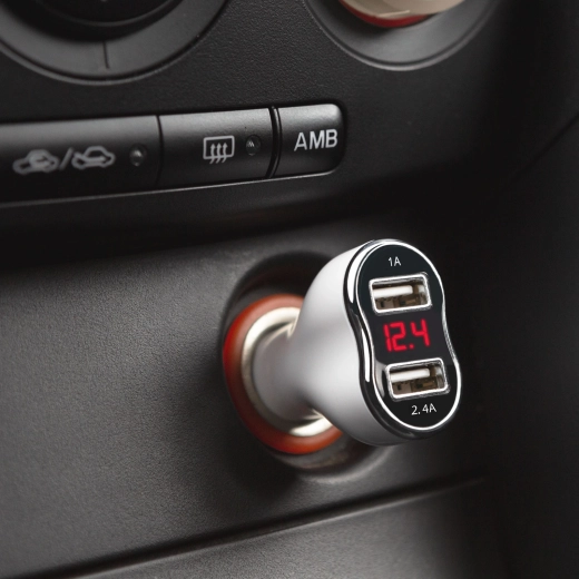 Adaptér do autozapaľovača s dvoma USB portmi a meraním napätia a prúdu, biely
