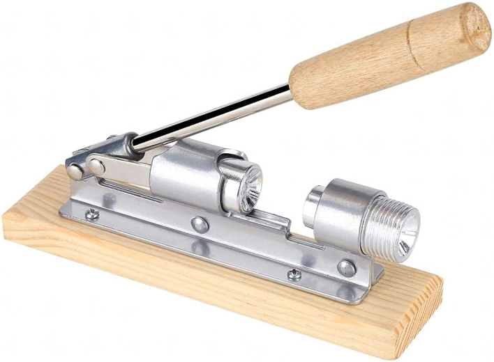 Orezávač orechov z ocele na drevenej základni – pákový luskáčik
