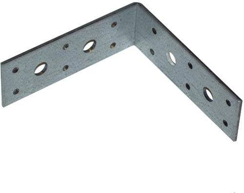 Oceľový uholník 110 × 110 × 40 mm, žiarovo zinkovaný