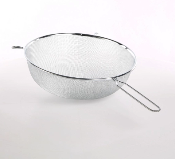 Kovové kuchynské sitko s rukoväťou 26 cm