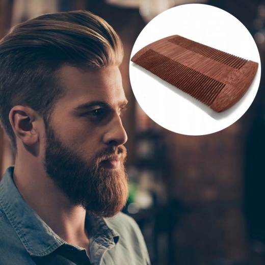 Drevený hrebeň na fúzy