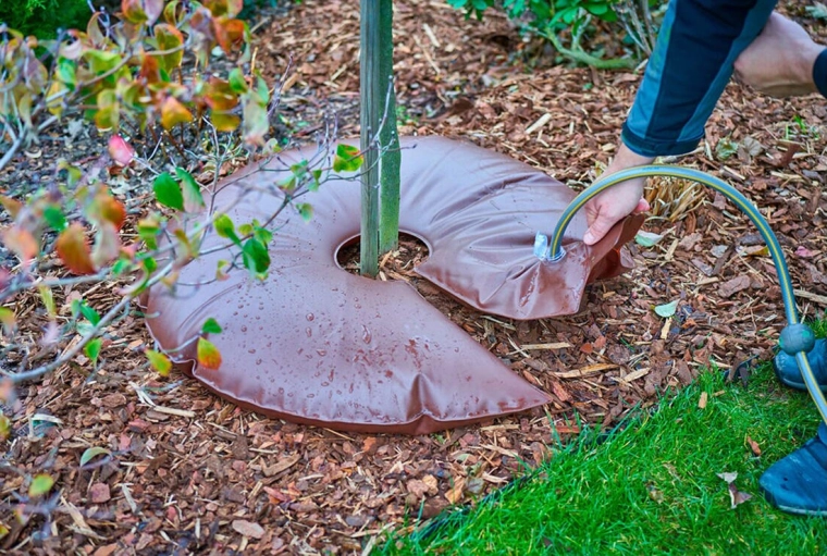 Zavlažovací vak pre stromy 100 cm, 75 l, hnedý PVC