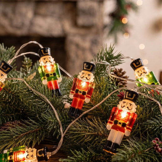 Vianočná LED svetelná reťaz s luskáčikmi, 10 svetiel – 1 kus