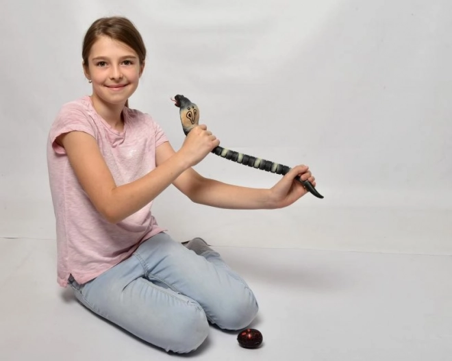 Jedovatá kobra MAGANA – robotický had na diaľkové ovládanie