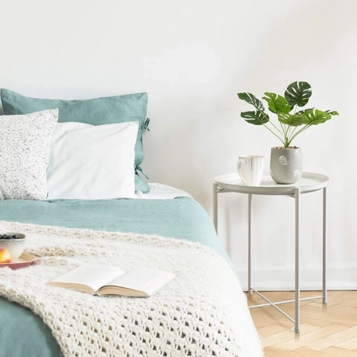 Okrúhly kovový stôl v loftovom štýle – biely