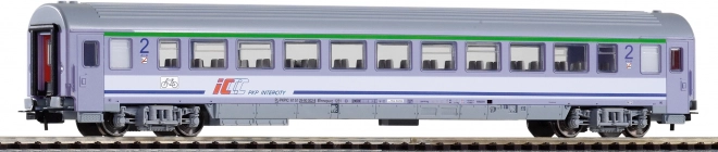 Piko osobný vozeň Bmnopuvz IC 2. triedy PKP, epocha VI