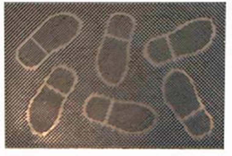 Gumená rohožka s hrotmi 40 × 60 cm