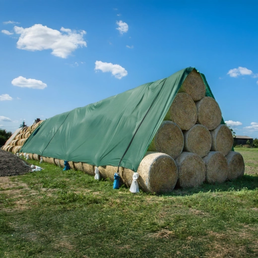 Ochranná agrotkanina (netkaná textília) na zakrytie stohov slamy a sena 9,8 × 12,5 m, 140 g/m² - 1 kus