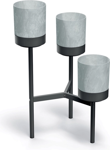 Trojposchodový kovový stojan na kvety so sivými kvetináčmi 54 cm