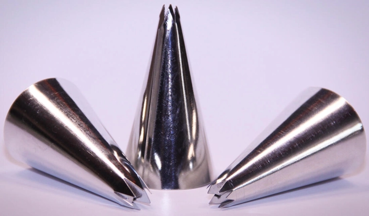 Sada zúbkovaných zdobiacich špičiek malé, 3 ks, pocínovaný plech, č. 5