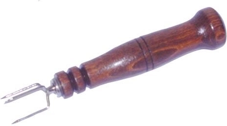 Nerezový trojbodec s drevenou rukoväťou 14 cm