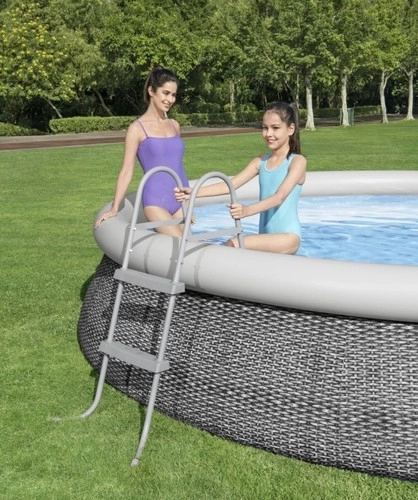 Bezpečný vstup a výstup z bazéna