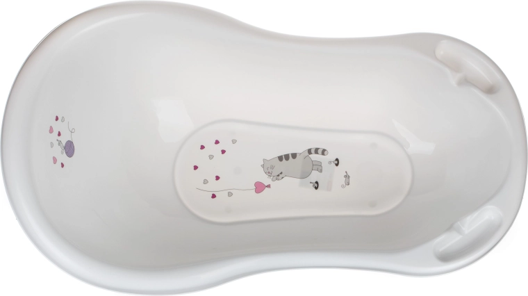 Hravý dekor mačky v elegantnej bielej