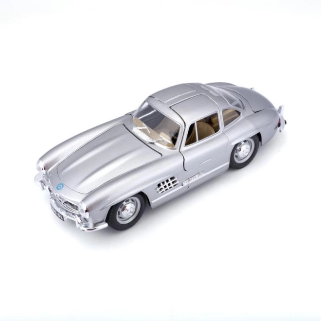 Bburago 1:24 Mercedes Benz 300SL strieborný 18-22023