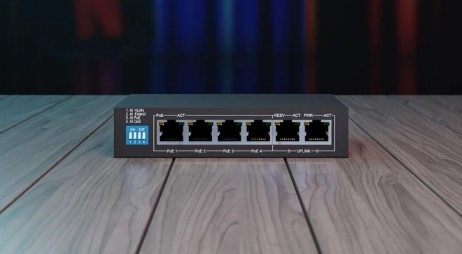 Switch Extralink Krios PoE 4x Gigabit s rozšírenými režimami