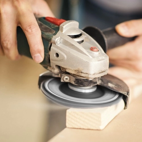 Kompatibilný s uhlovou brúskou 125 mm