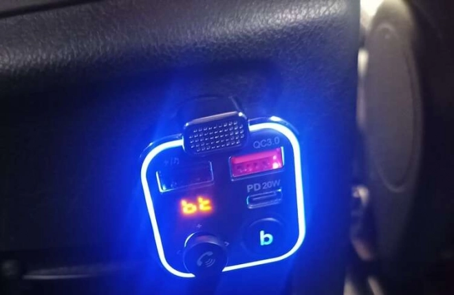 Bluetooth FM Transmiter s Nabíjačkou do Auta