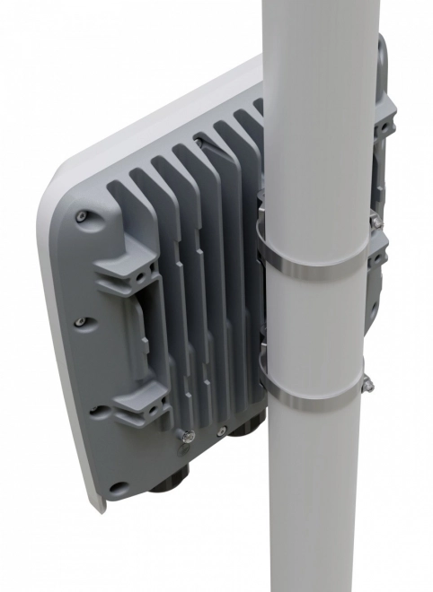 Router na vonkajšie použitie model RB5009UPr+S+OUT