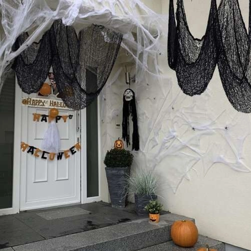 Veľká umelá pavučina na Halloween