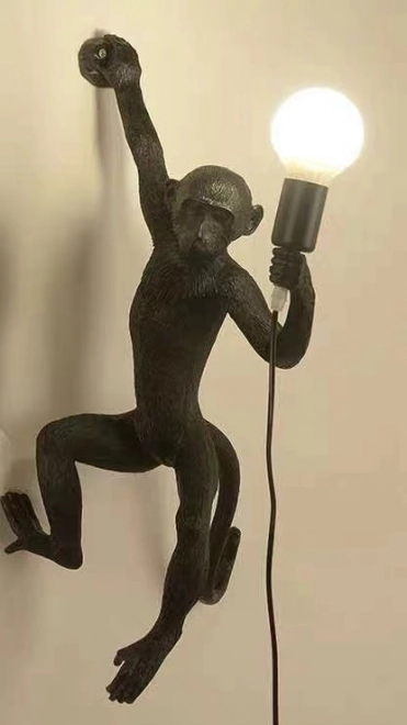 Štýlová nástenná lampa - opička (pravá ruka)