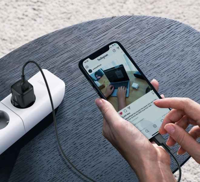 Čierna sieťová nabíjačka Aukey Omnia Mini s USB-C Power Delivery 20W