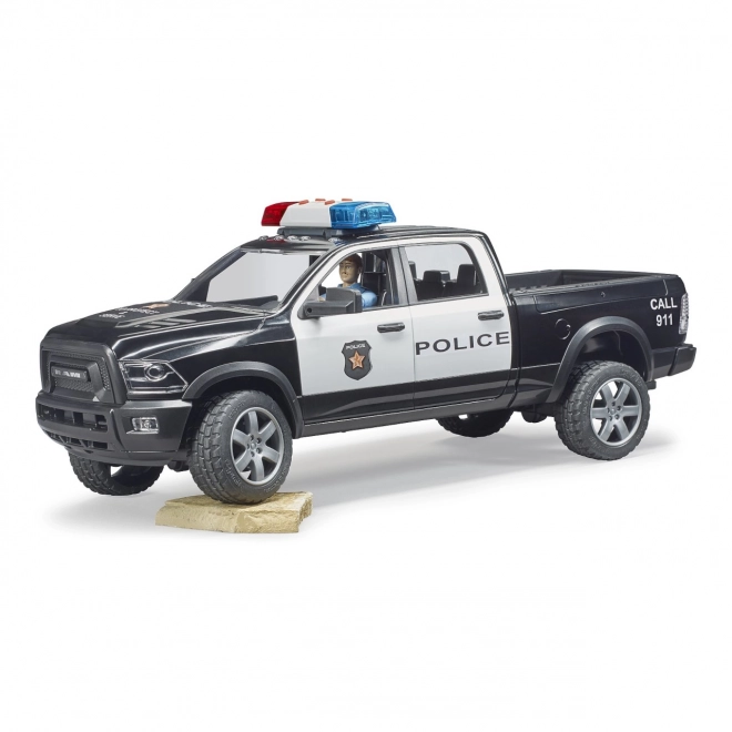Policajné auto RAM2500 s policajtom